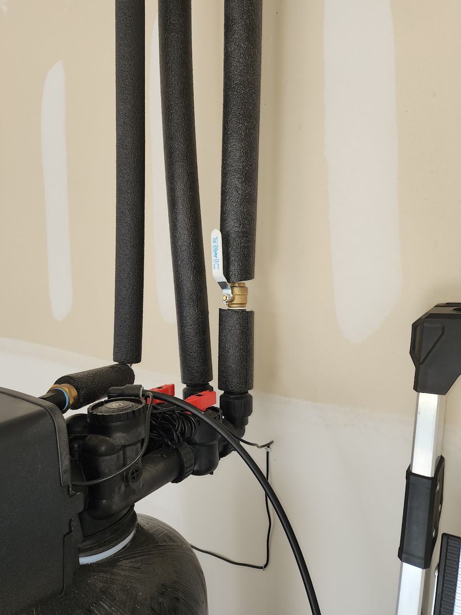 Water softener system and plumbing connections